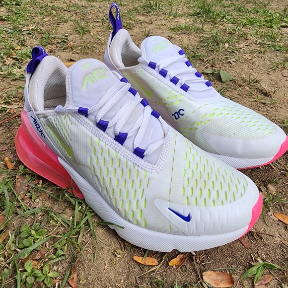 Nike Shoes - NIKE AIR MAX 270 - Womens Atheltic Shoes - SIZE 8
